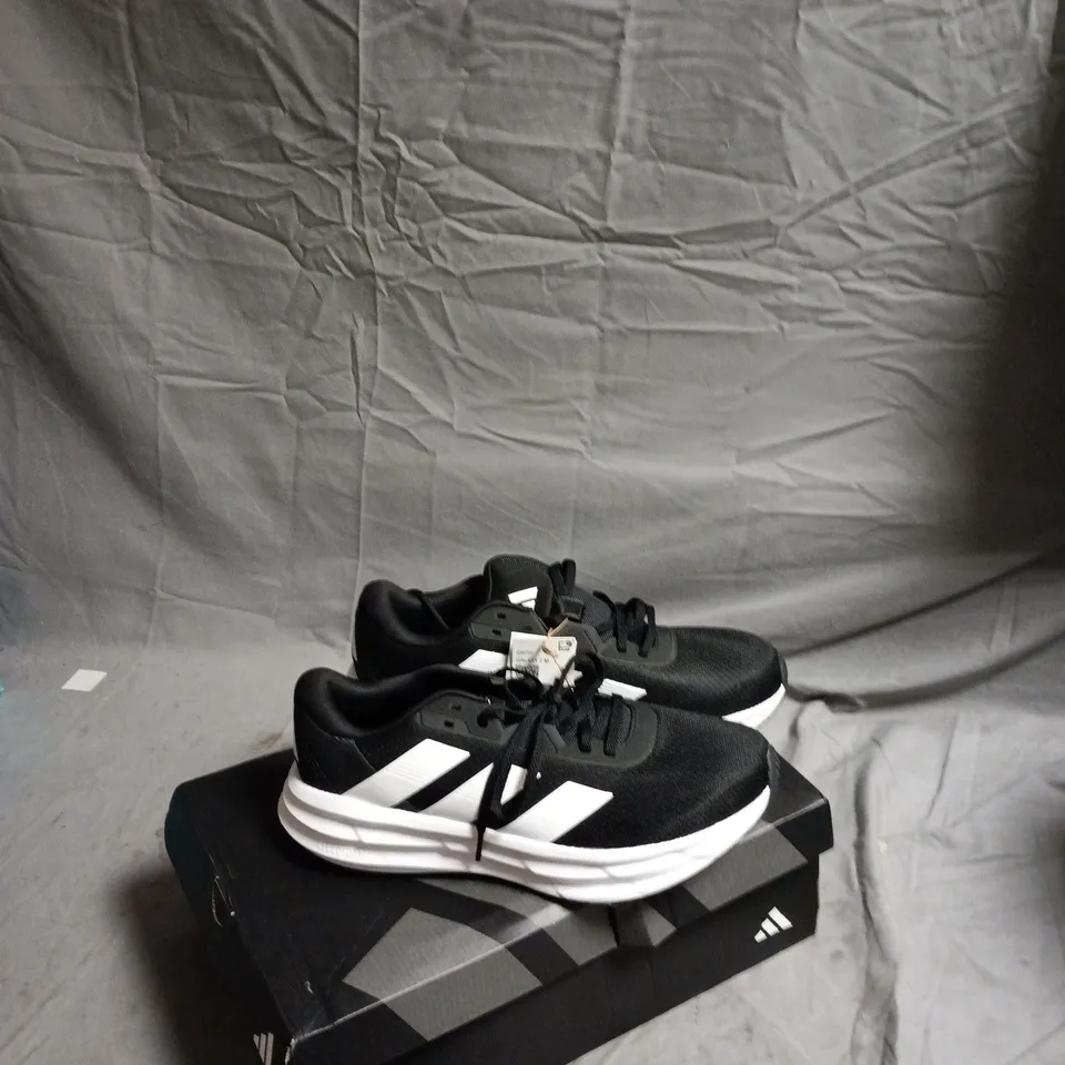 ADIDAS GALAXY 7 M TRAINERS – BLACK/WHITE, UK 8