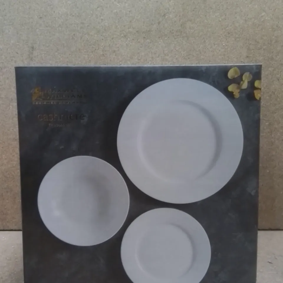 BOXED MAXWELL WILLIAMS CASHMERE VILLA 12 PIECE RIM DINNER SET