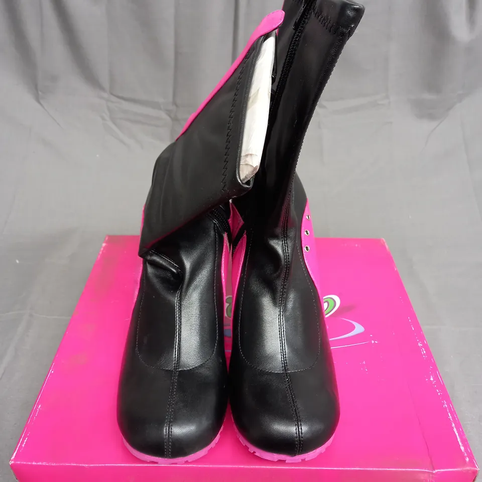 BOXED BAMBOO LEATHER BALLER HIGH HEEL SHOES IN BLACK AND PINK SIZE 8