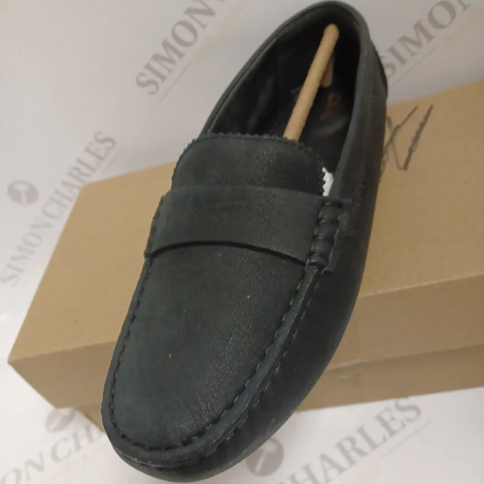 BOXED CLARKS LOAFER, BLACK - SIZE 7