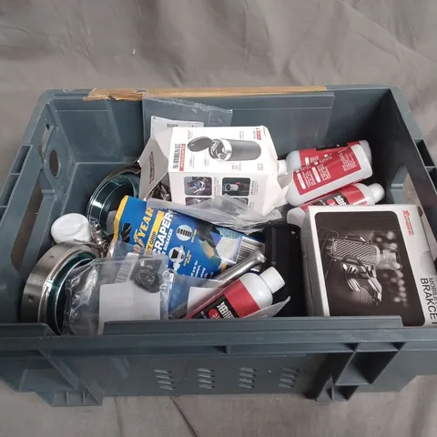 APPROXIMATELY 8 ASSORTED VEHICLE PARTS & ACCESSORIES