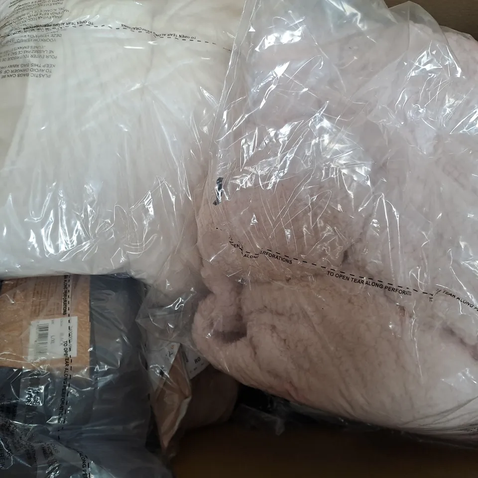 BOX OF APPROXIMATELY 15 ASSORTED CLOTHING AND FASHION ITEMS IN VARIOUS STYLES, SIZES, AND COLOURS TO INCLUDE RUTH LANGSFORD, KIM & CO, ETC