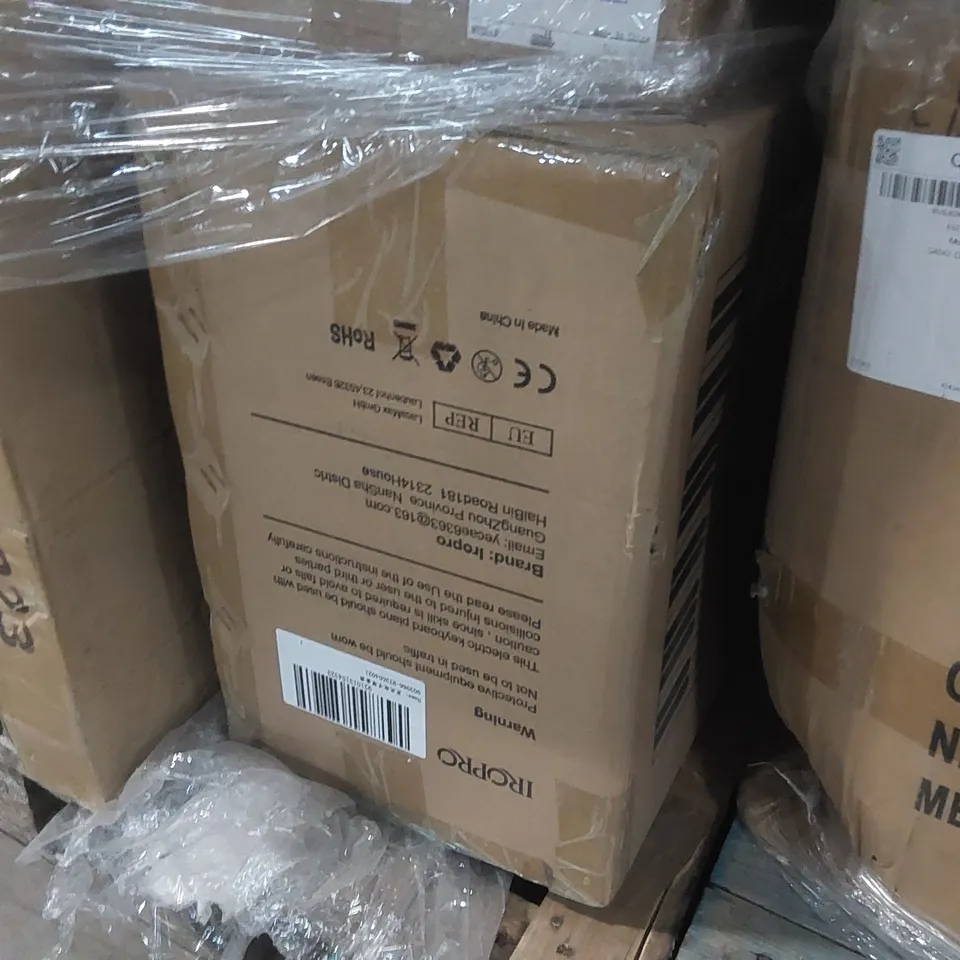 PALLET OF ASSORTED ITEMS INCLUDING: SHARK BAGLESS CYLINDER VACUUM, IROPRO ELECTRONIC KEYBOARD, DRESSING TABLE ECT