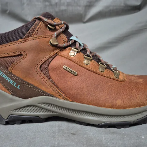 BOXED PAIR OF MERRELL ERIE MID LEATHER BOOTS IN TOFFEE CARAMEL UK SIZE 7