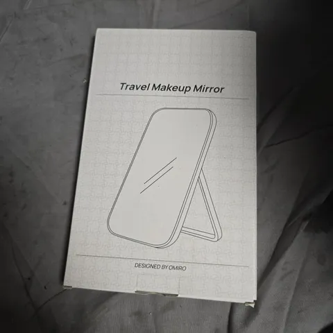 APPROXIMATELY 15 ASSORTED HEALTH AND BEAUTY PRODUCTS INCLUDING TRAVEL MAKE UP MIRROR , EYELID WIPES AND 6 IN 1 DERMA ROLLER SYSTEM 