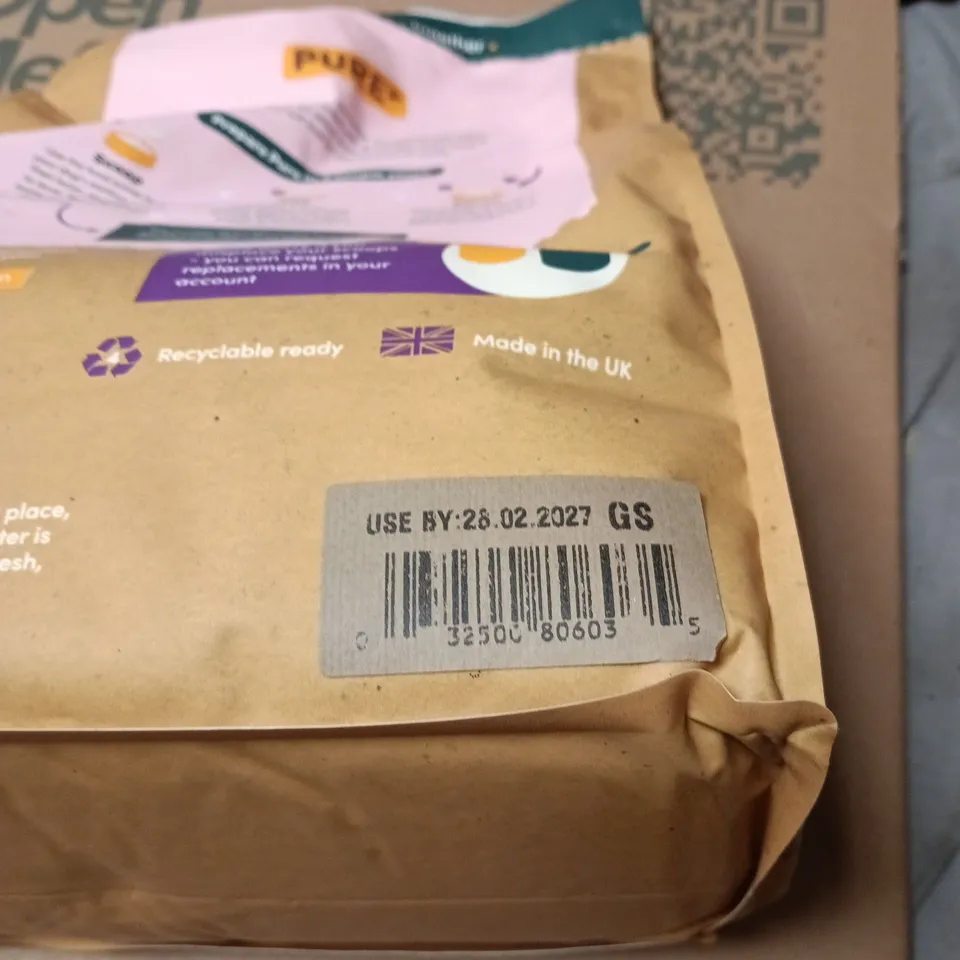 PURE DOG FOOD SALMON WITH SWEET STRAWBERRIES AND COURGETTE 3.25KG
