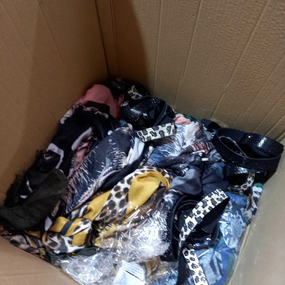 BOX OF ASSORTED ITEMS APPROXIMATELY 15 TO INCLUDE BELTS, SCARF & COZEE HOME THROW 