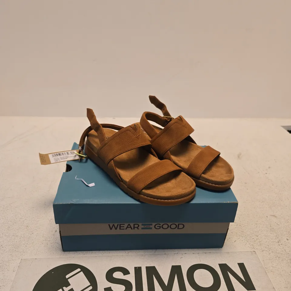 TOMS WOMEN'S SANDALS – TAN LEATHER, UK 5