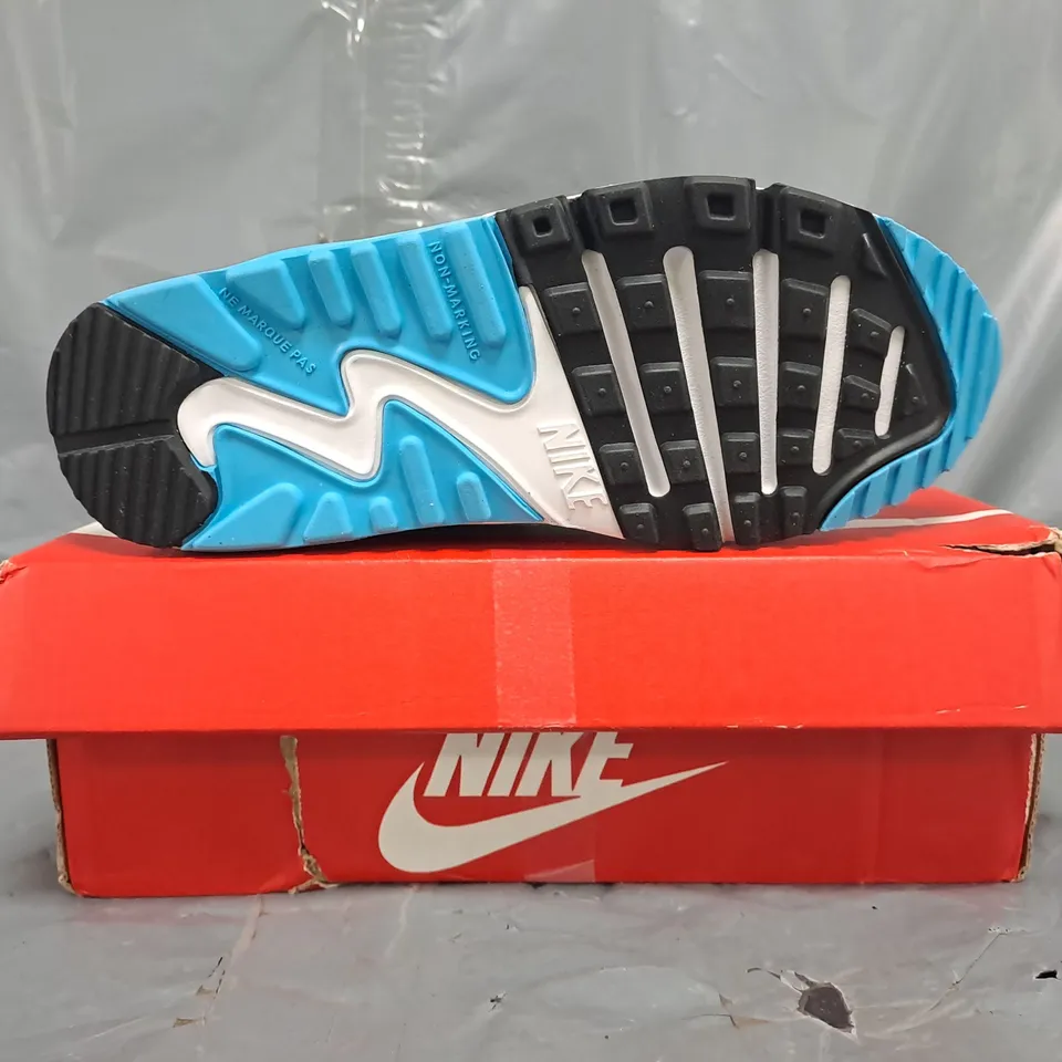 BOXED PAIR OF NIKE AIR MAX 90 EASYON SHOES IN WHITE/NAVY/BLUE SIZE UK 2.5