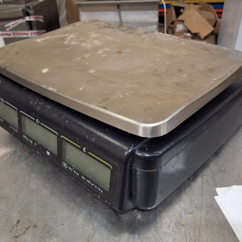 AVERY BERKEL FX50 COUNTER SCALES