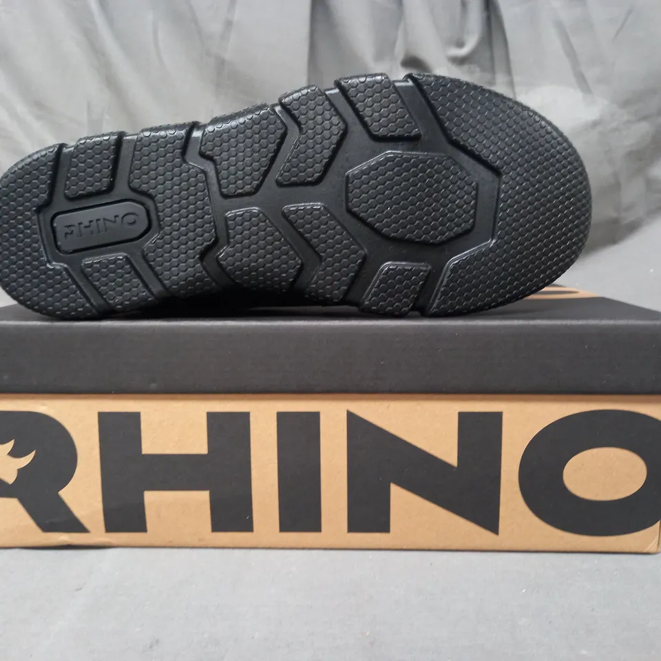 BOXED PAIR OF RHINO WARRIOR SHOES IN BLACK UK SIZE 8.5