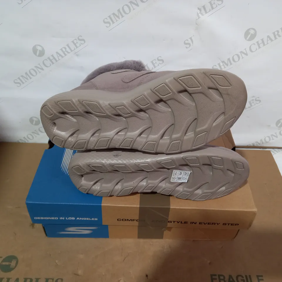 BOXED PAIR OF SKECHERS - SIZE 5.5