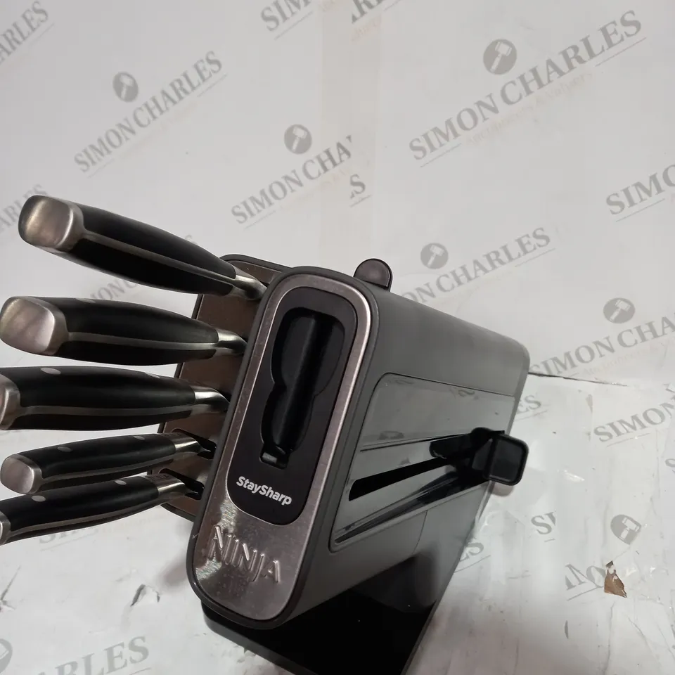 BOXED NINJA FOODI STAYSHARP 5 PIECE KNIFE BLOCK WITH INTEGRATED SHARPENER K32005UK