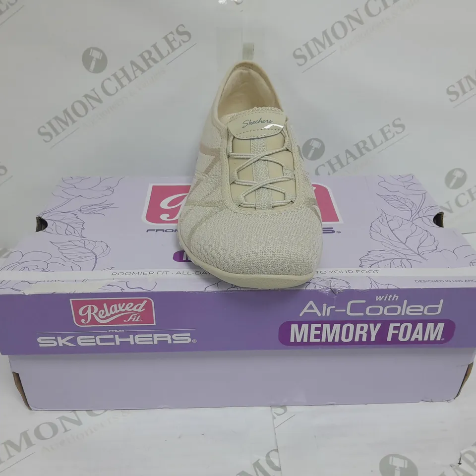SKETCHERS RELAXED FIT NATURAL SIZE UK 6