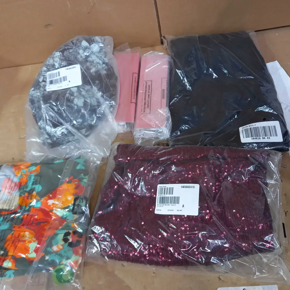 LOT OF APPROX 15 ASSORTED CLOTHES AND ACCESSORIES TO INCLUDE SHOELACES, DRESSES, SHIRTS ETC