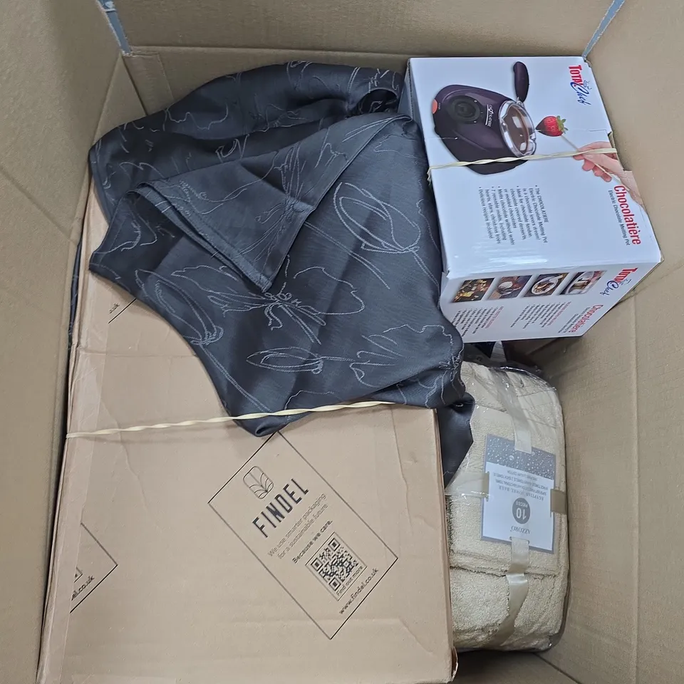 BOX OF APPROXIMATELY 15 ASSORTED HOUSEHOLD ITEMS TO INCLUDE CHOCOLATE MACHINE, TOWELS AND HOOVER BAGS