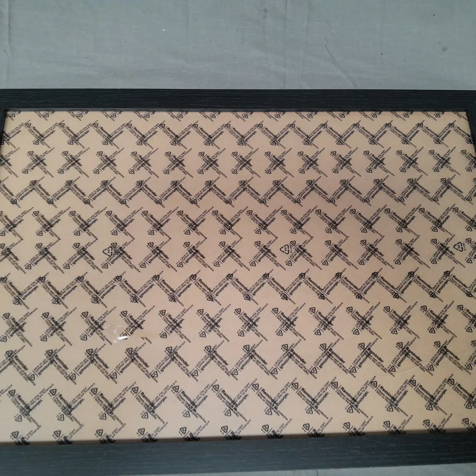 BOXED UNBRANDED DECORATIVE PHOTO/PICTURE FRAME IN BLACK