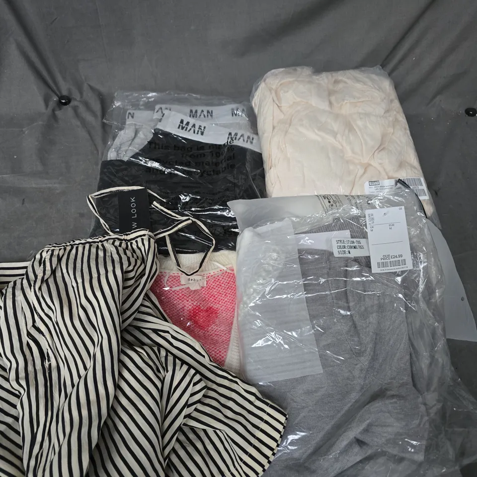 APPROXIMATELY 35 ASSORTED CLOTHING ITEMS IN VARIOUS SIZES, STYLES & COLOURS TO INCLUDE BRANDS SUCH AS NEW LOOK, DEBUT, BOOHOO MAN, ETC - COLLECTION ONLY
