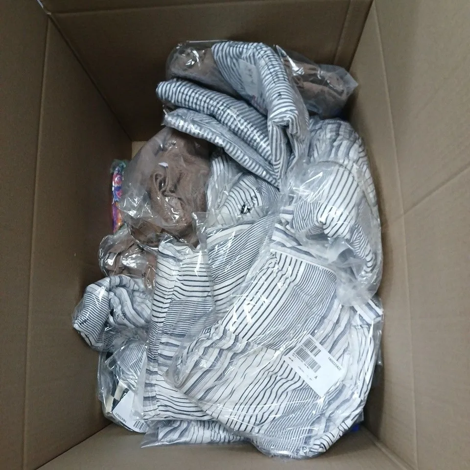 BOX OF APPROXIMATELY 25 ASSORTED CLOTHING ITEMS TO INCLUDE BRANDS SUCH AS D AND CO, BEN DE LISI, NINA LEONARD ETC