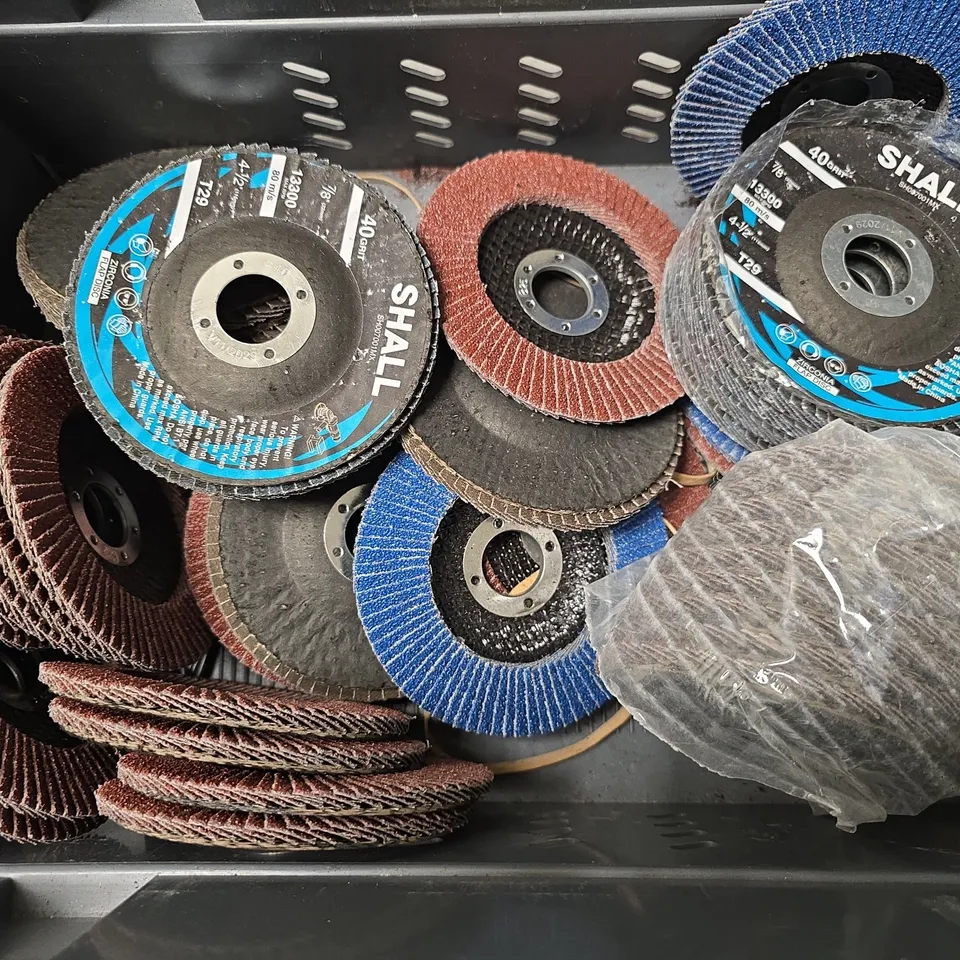APPROXIMATELY 15 ASSORTED ITEMS TO INCLUDE - SHALL 40 GRIT FLAP DISC , FLAP DISC 