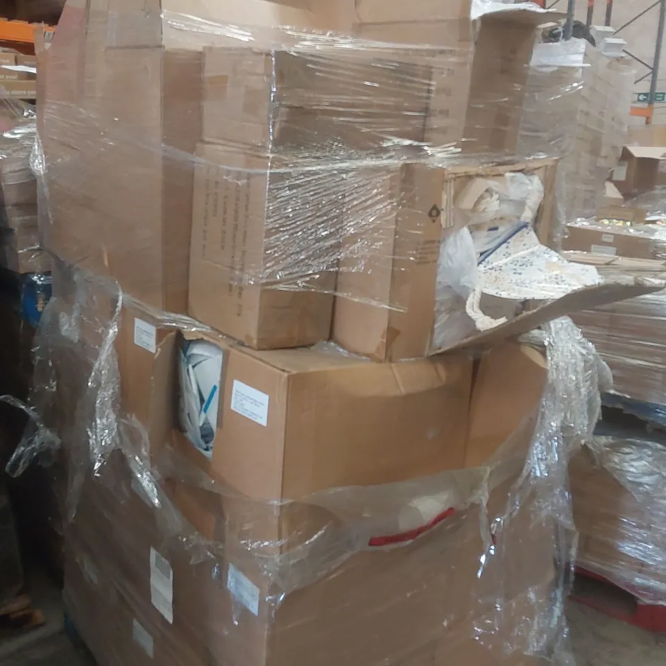 PALLET CONTAINING A VERY LARGE QUANTITY OF ASSORTED PACKAGING ITEMS INCLUDING: BIRCH BOX BAGS, FOAM LAMINATE BAGS ECT