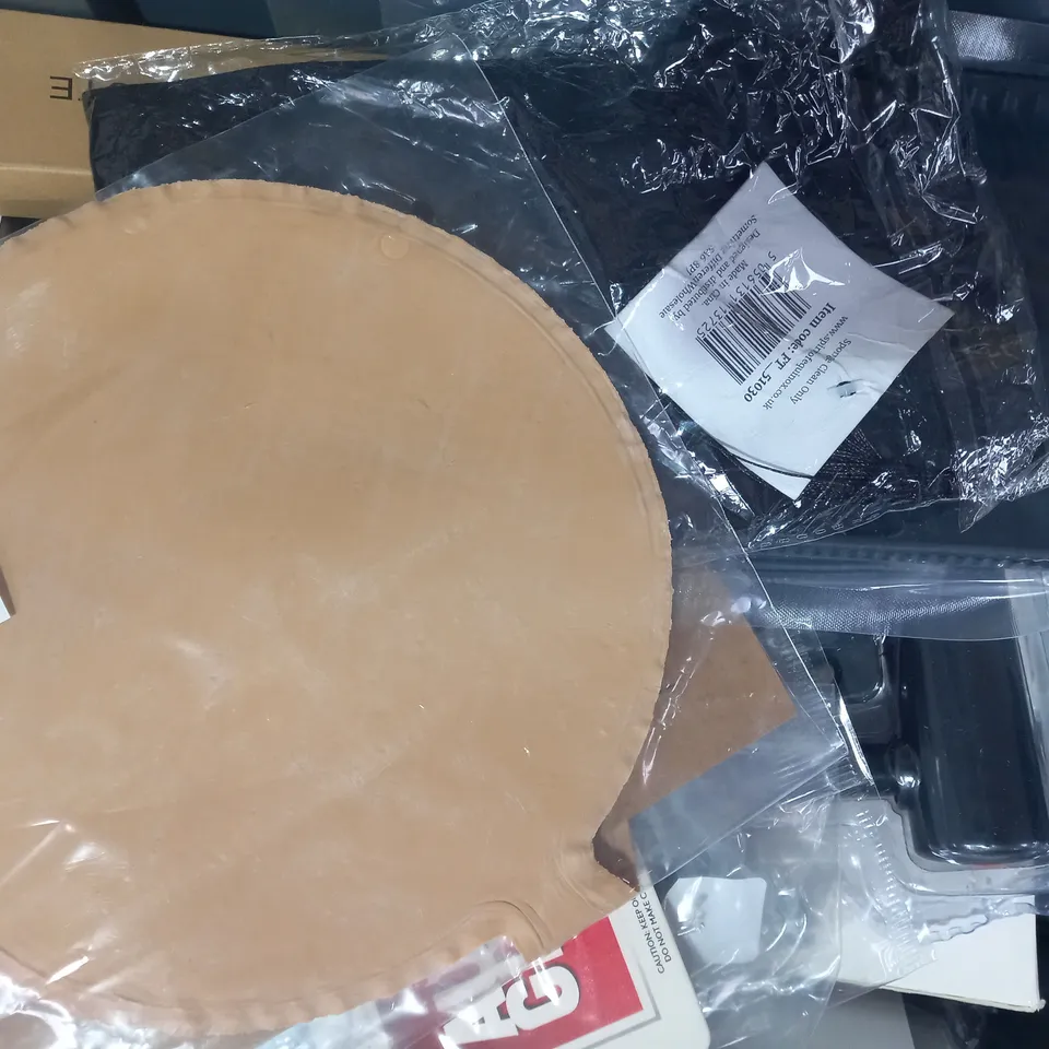 LOT OF APPROXIMATELY 15 ASSORTED HOUSEHOLD ITEMS TO INCLUDE REMOTE, LUXURY CARPET FRESHENER, BREAST SUPPORT BAND, ETC
