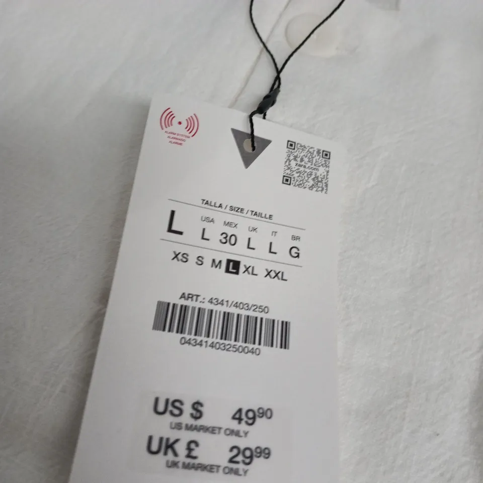 ZARA CREAM SHORTS – SIZE L