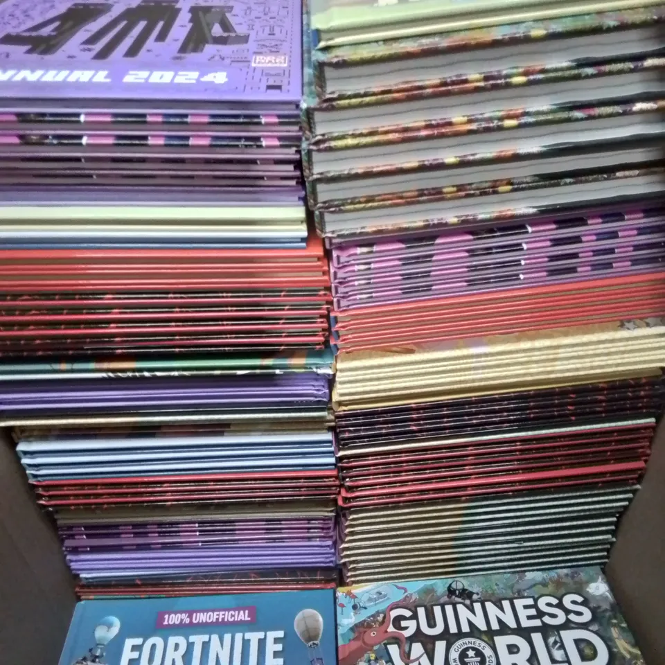 LARGE QUANTITY OF ASSORTED 2024 ANNUALS TO INCLUDE BLUEY, FORTNIGHT, MINECRAFT AND GUINNESS RECORDS