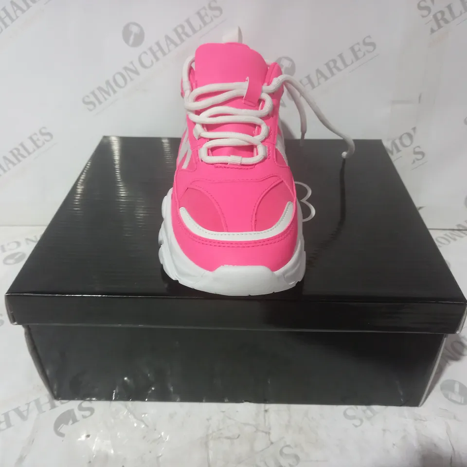 BRAND NEW BOXED PAIR OF KOI VEGAN LEATHER SILENT AMITY TRIDENT PLATFORM MARY JANE SHOES IN PINK UK SIZE 6