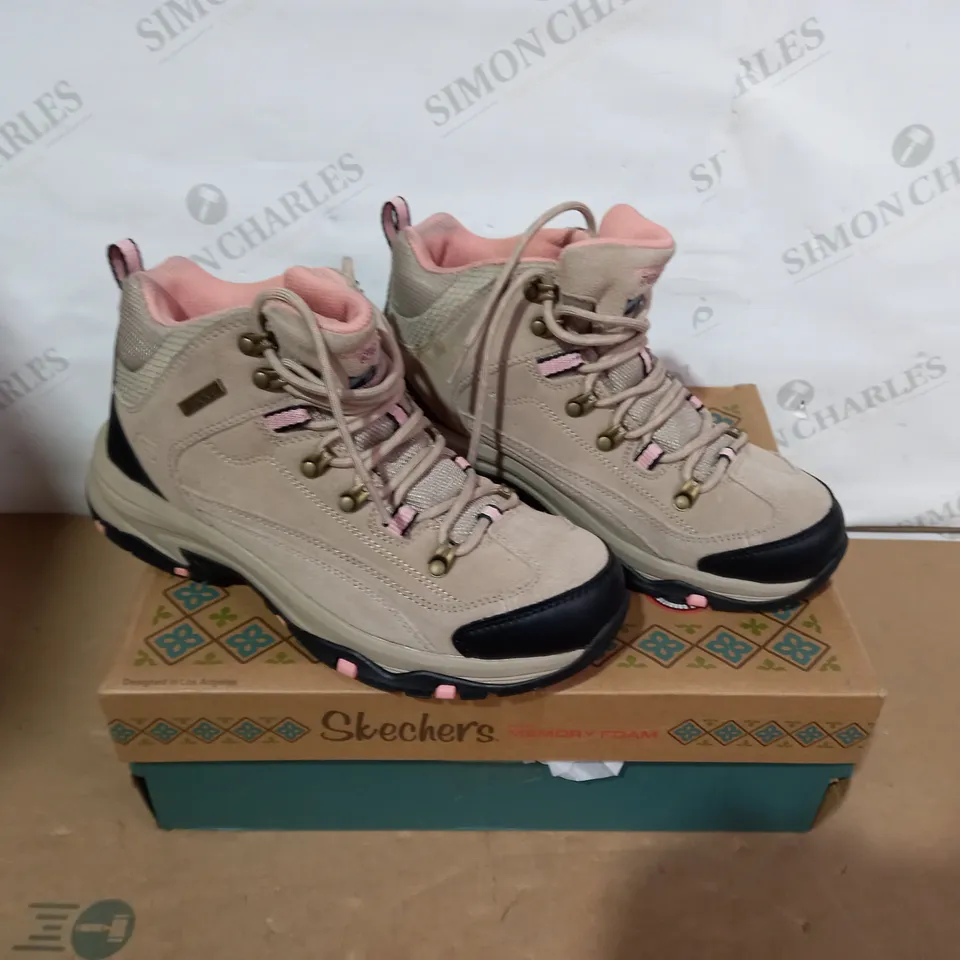 BOXED PAIR OF SKECHERS BOOTS - SIZE 6.5