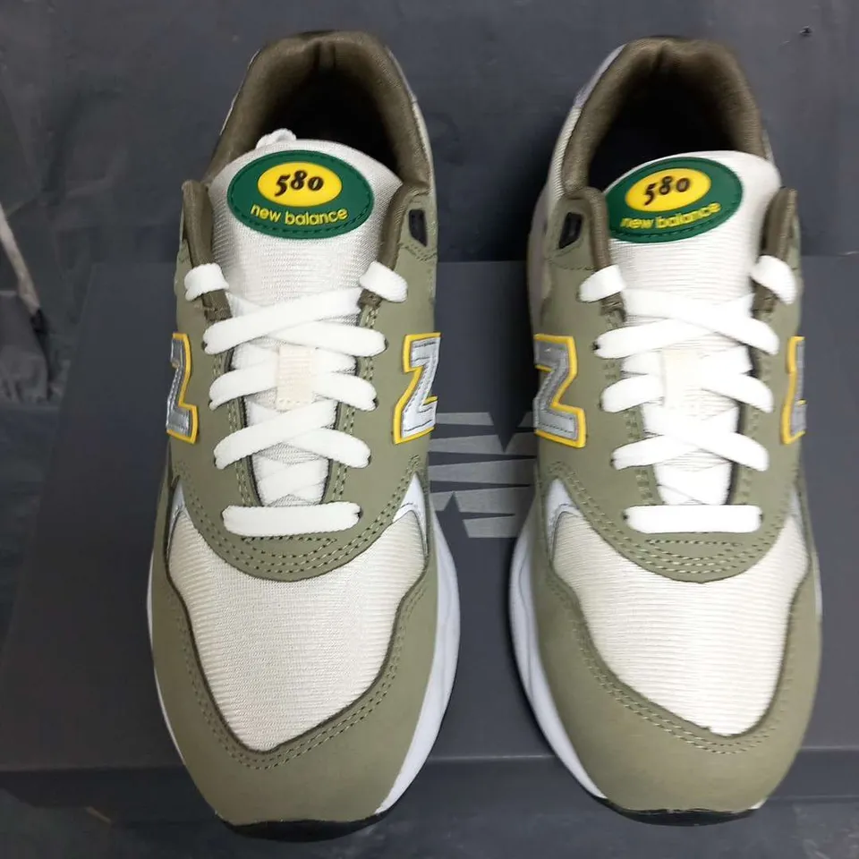 BOXED NEW BALANCE MEDIUM MOYEN SIZE 5.5