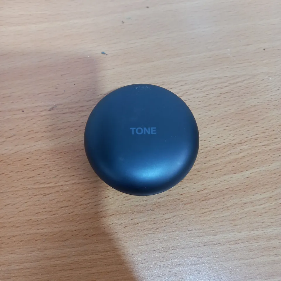 LG UV NANO WITH MERIDIAN WIRELESS EARPHONES, BLACK 