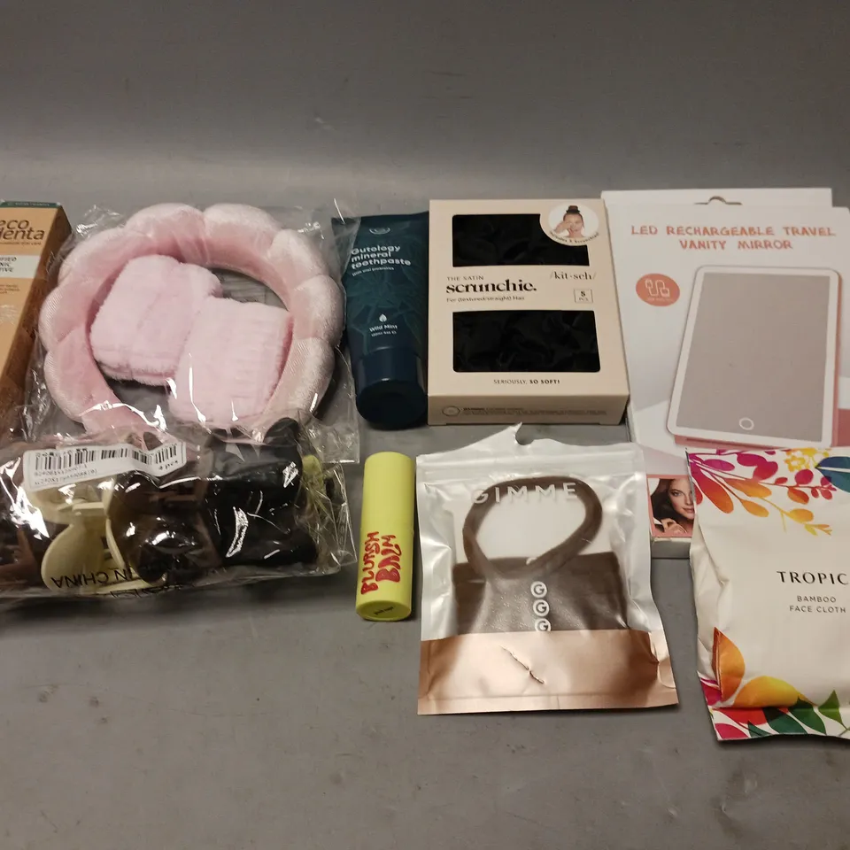 APPROXIMATELY 20 ASSORTED COSMETIC PRODUCTS TO INCLUDE MINERAL TOOTHPASTE, SCRUNCHIES, AND TROPIC BAMBOO FACE CLOTH ETC. . 