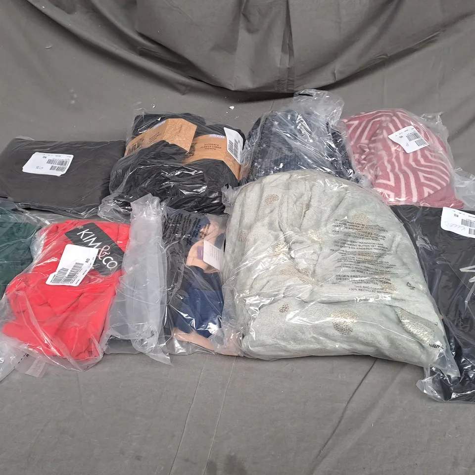 BOX OF ASSORTED CLOTHING ITEMS TOO INCLUDE COATS , TOPS, AND TROUSERS   ETC. 