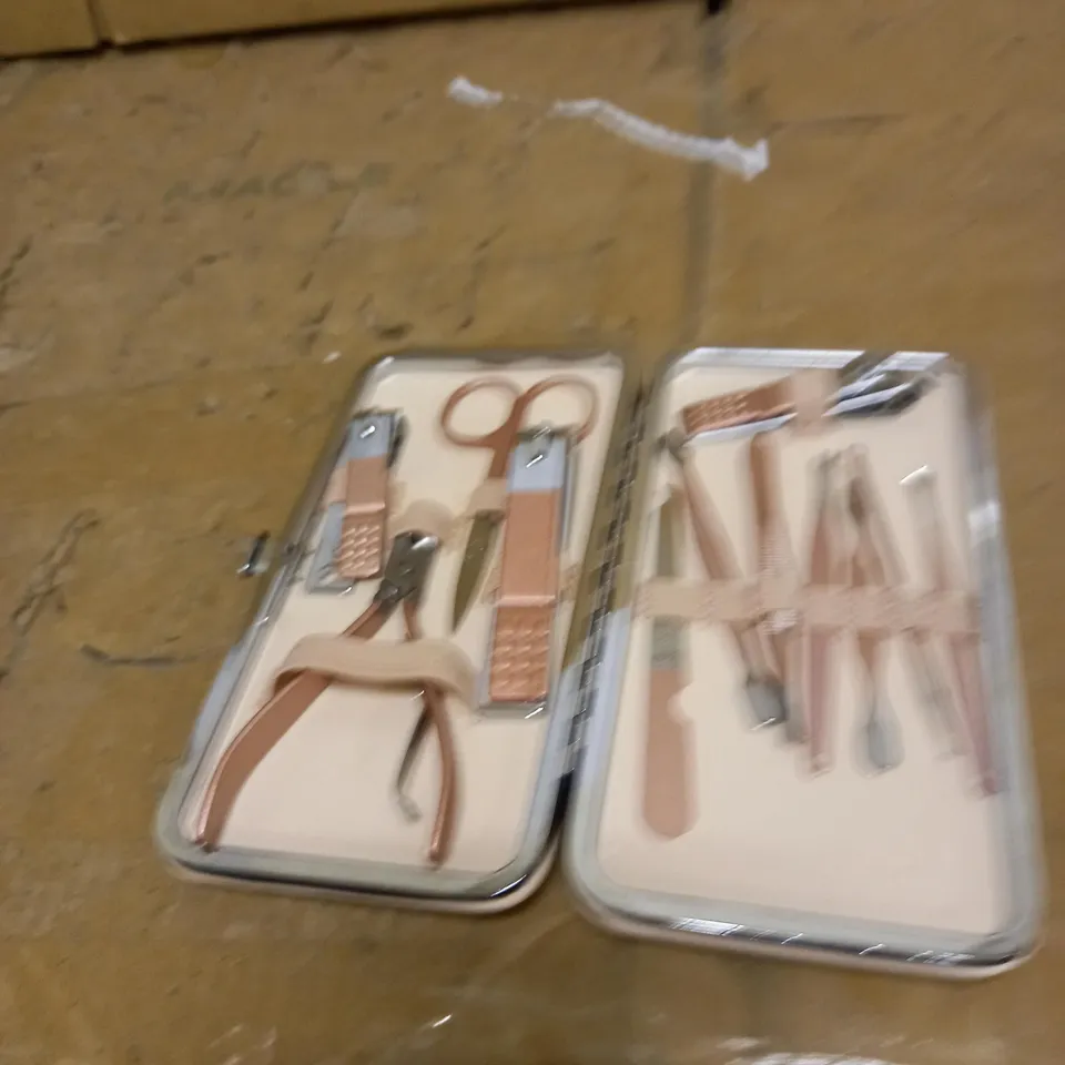 MANICURE SET & NAIL CLIPPER SET