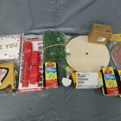 APPROXIMATELY 10 ASSORTED HOUSEHOLD ITEMS TO INCLUDE - I LOVE YOU BANNER, HOBBY CRAFT CLOCK, AND DISHMATIC ETC. 