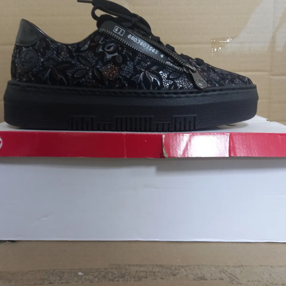 BOXED RIEKER TRAINERS IN BLACK SIZE 7.5