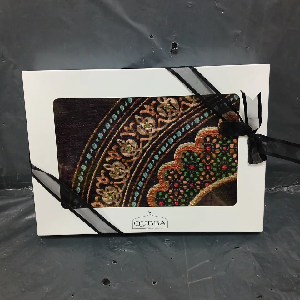 QUBBA LONDON PRAYER MAT 