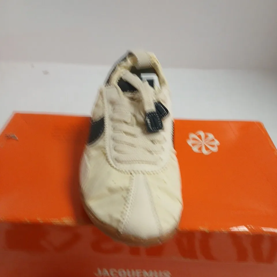BOXED PAIR OF NIKE W JACQUEMUS MOON SHOE SP – BEIGE/BLACK (UK 4)