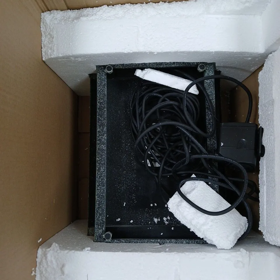 BLUMFELDT WATERGATE GARDEN FOUNTAIN – ORNAMENTAL WATER FEATURE FOR GARDEN/OUTDOOR USE