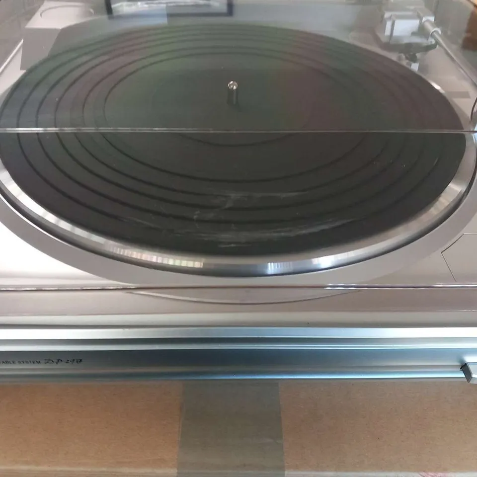 DENON DP29F SILVER TURNTABLE