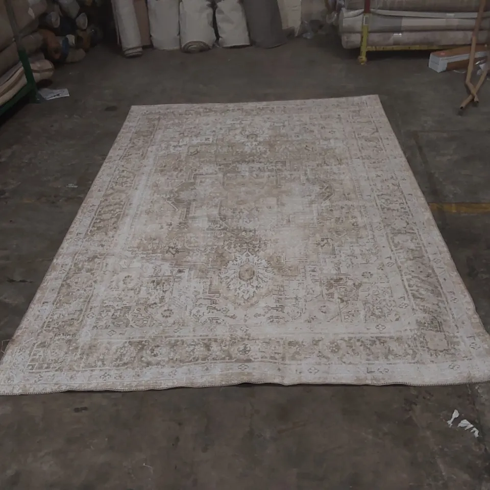 QUALITY DESIGNER PATTERNED RUG - APPROXIMATELY 285 x 200cm