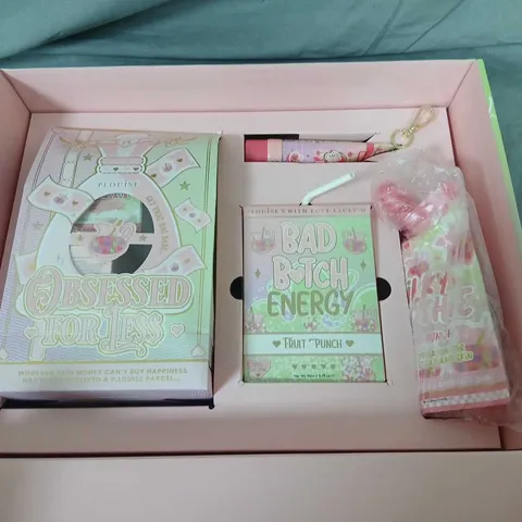 BOXED PLOUISE X LACEY SIPPIN WITH MY BESTIE A BUNDLE THAT PACKS A BUNCH GIFT SET