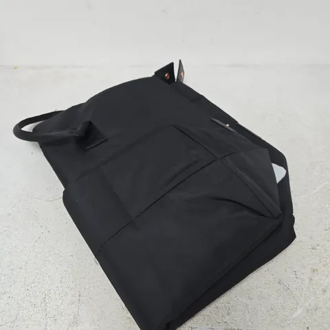 IT LUGGAGE CHARMER BLACK TRAVEL HOLDALL WITH SHOULDER STRAP 