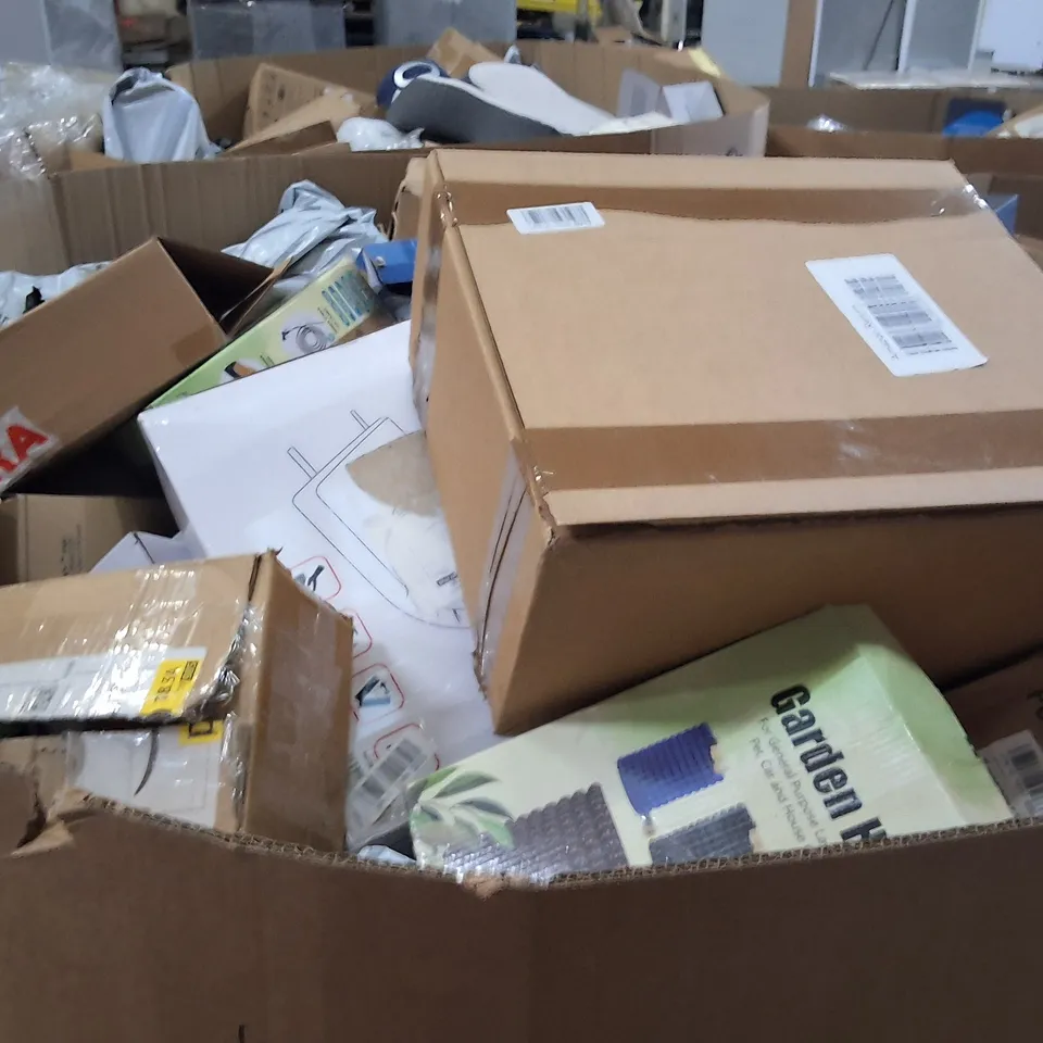 PALLET CONTAINING A LARGE QUANTITY OF HOSES