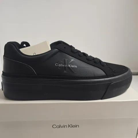 BOXED PAIR OF CALVIN KLEIN BLACK VULC FLAT LACE-UP SNEAKERS – UK5 
