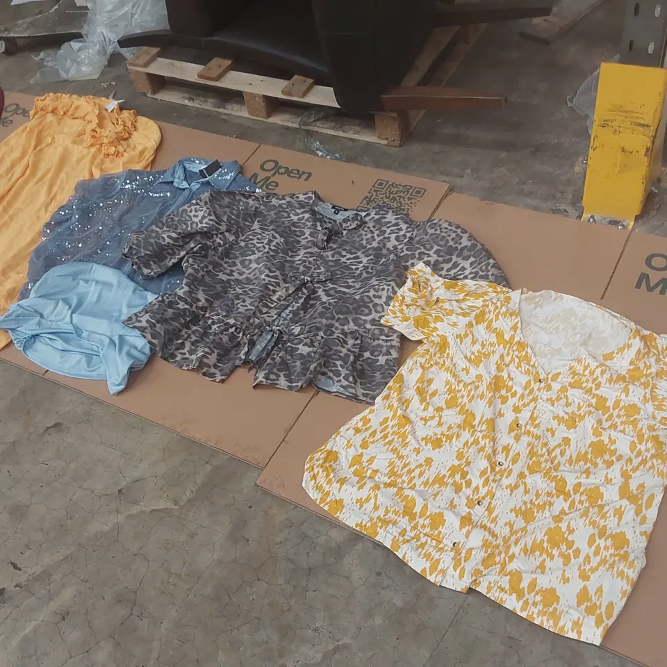 PALLET CONTAINING APPROXIMATELY 450x ASSORTED BRAND NEW DESIGNER CLOTHING ITEMS