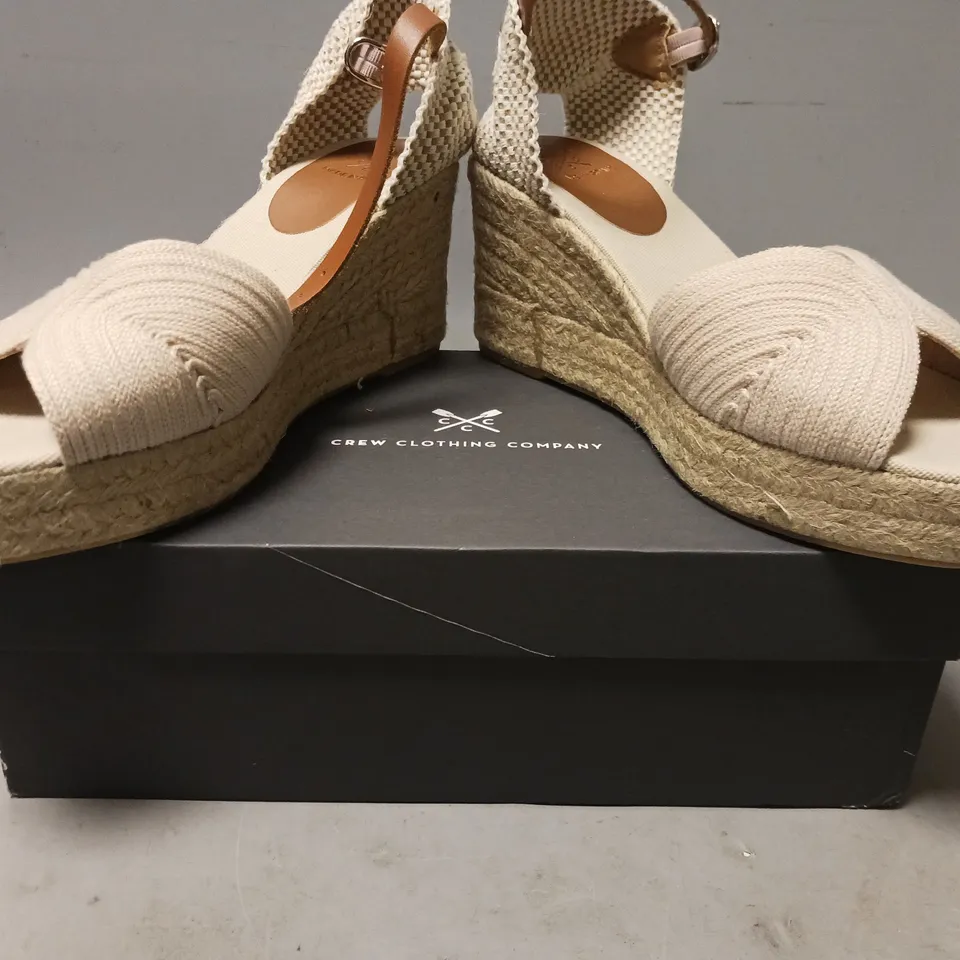 BOXED PAIR OF CREW CLOTHING COMPANY WILLOW OPEN TOE WEDGES IN BEIGE EU SIZE 39