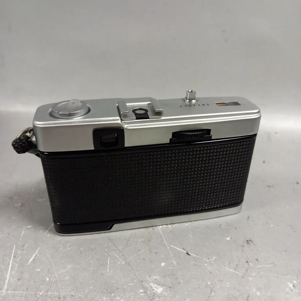 OLYMPUS TRIP 35 VINTAGE FILM CAMERA 