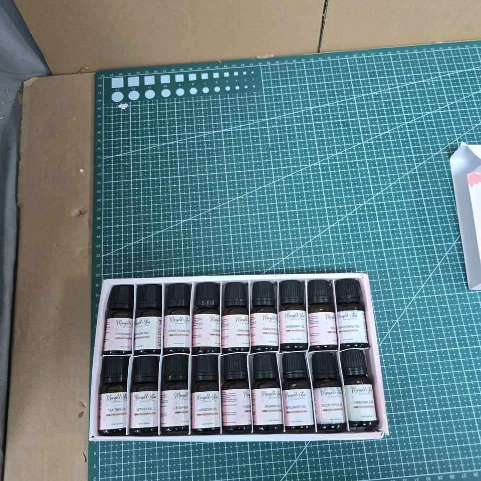 AROMA ESSENTIAL OILS SET – 18 X 10ML BOTTLES